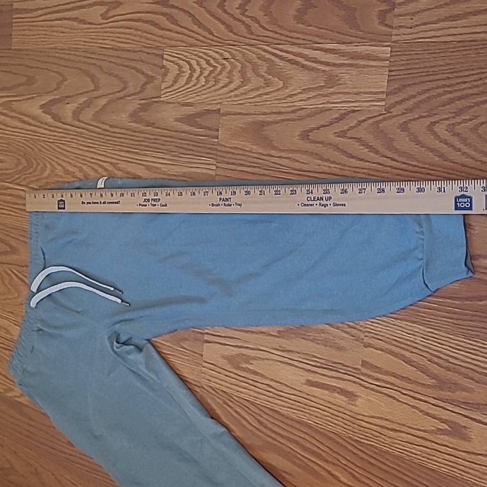 Vuori Women’s Performance Jogger – XS | Light Blue/Green | Gently Used - Picture 4 of 7